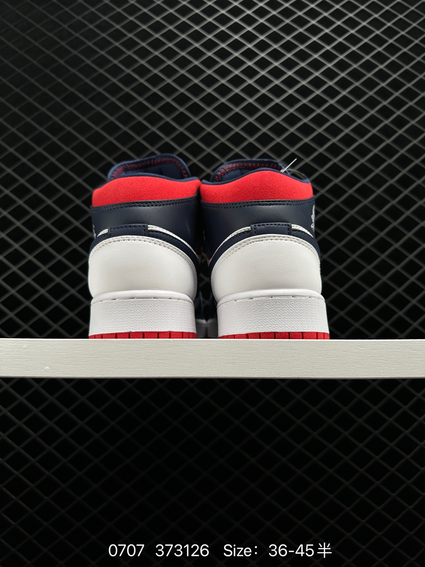 NIKE AIR JORDAN 1 MID